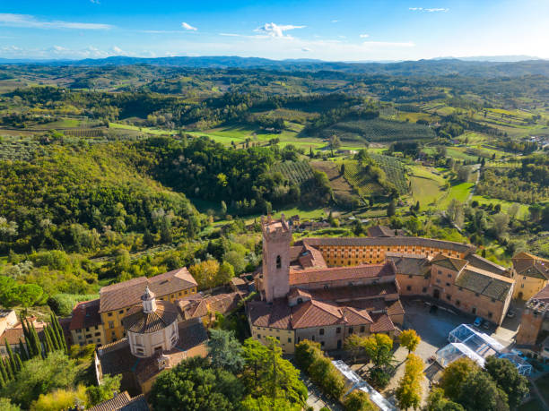 Veduta aerea di San Miniato tra le colline