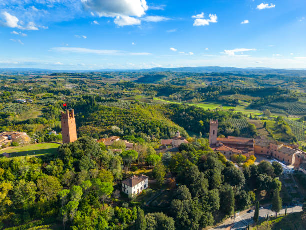 Vista dall'alto di San Miniato con la Torre di Federico II
